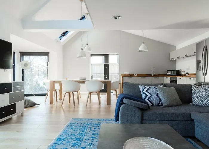 The Cliffside Loft - Distinctly Modern 3 Bdr Riverside Home