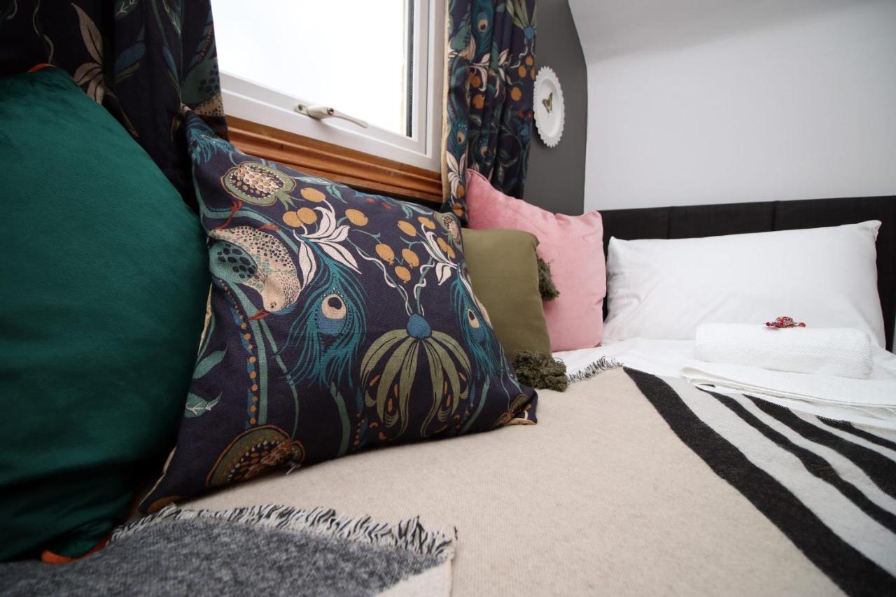 Julian's Place By Staybc Bath
