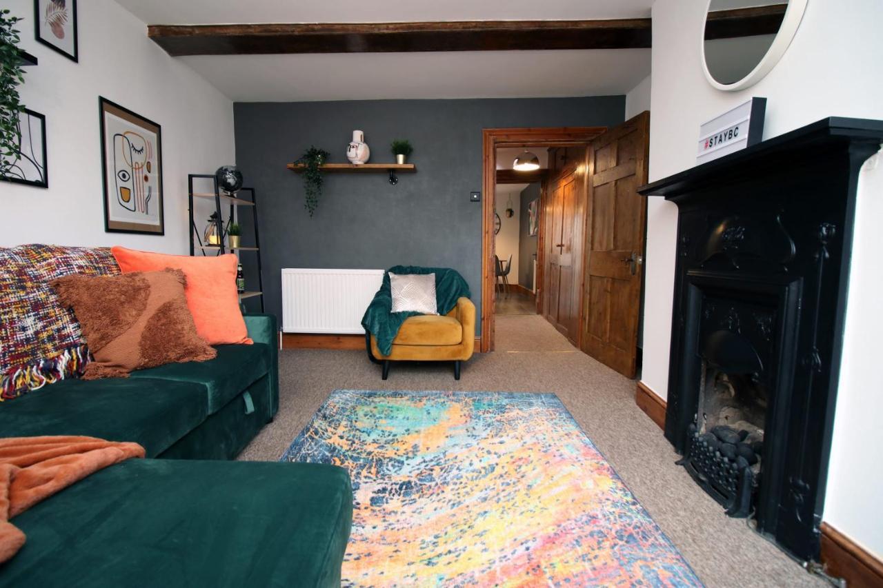 Julian's Place By Staybc Apartment *