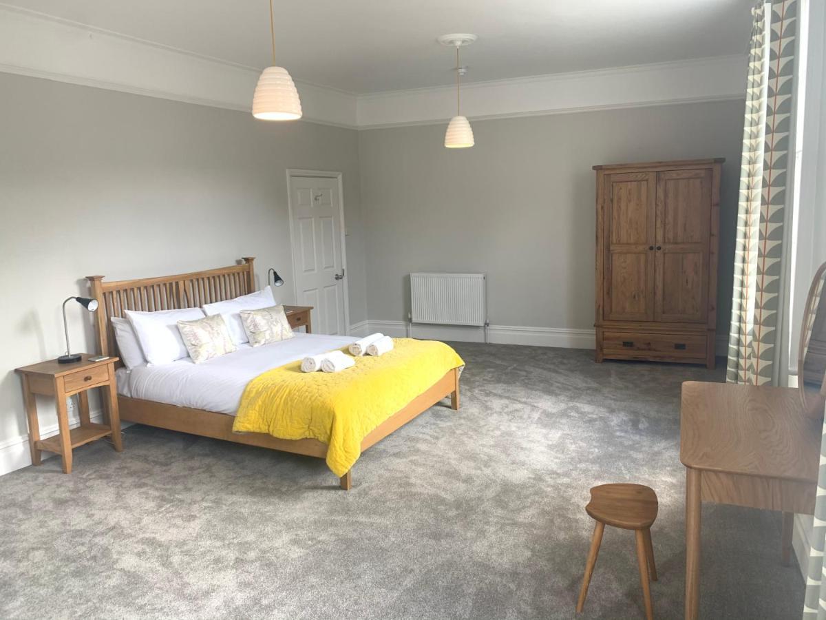 Spacious Maisonette With Parking - 10 Mins Walk From Abbey - 2 Bed & 2 Bath