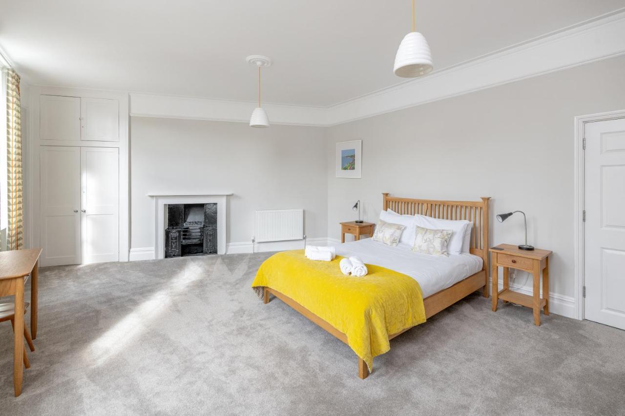 Apartment Spacious Maisonette With Parking - 10 Mins Walk From Abbey - 2 Bed & 2