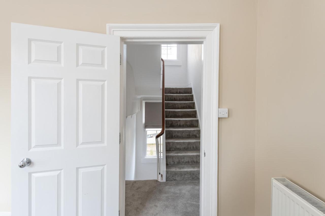 Apartment Spacious Maisonette With Parking - 10 Mins Walk From Abbey - 2 Bed & 2 Bath