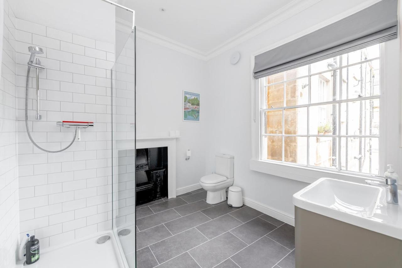 Spacious Maisonette With Parking - 10 Mins Walk From Abbey - 2 Bed & 2