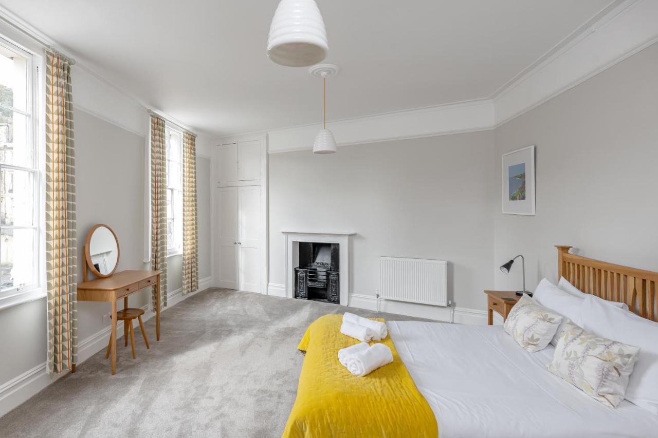 Spacious Maisonette With Parking - 10 Mins Walk From Abbey - 2 Bed & 2 *
