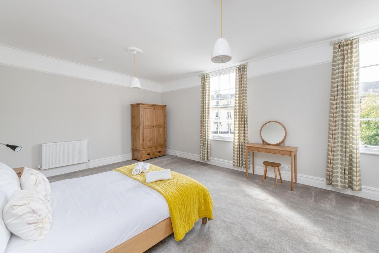 Spacious Maisonette With Parking - 10 Mins Walk From Abbey - 2 Bed & 2 Apartment Bath