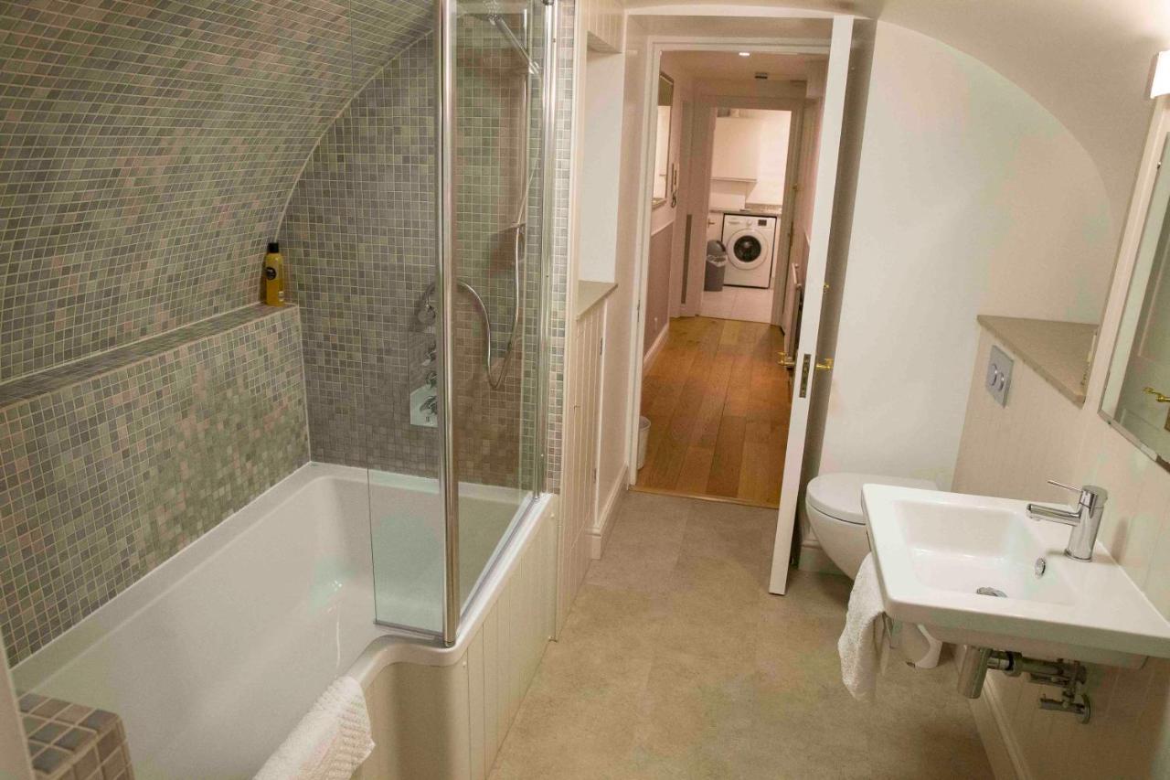 Apartment Garden Bath