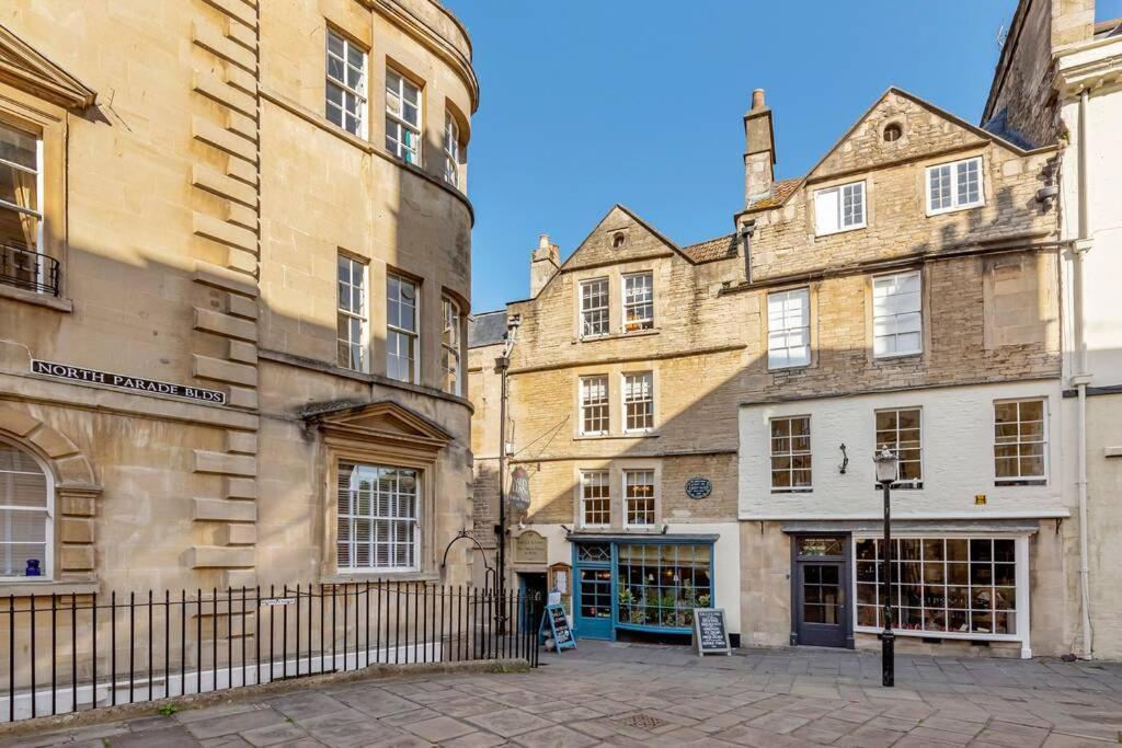 Beautiful Apartment, Incredible Central Location * Bath