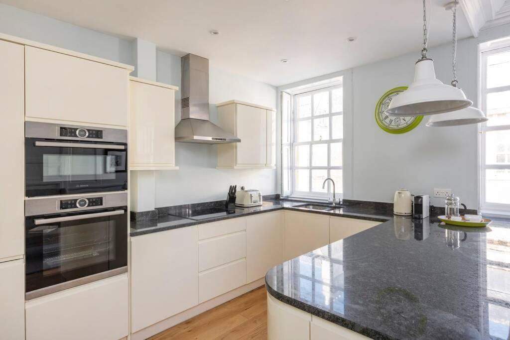 Beautiful Apartment, Incredible Central Location Apartment *