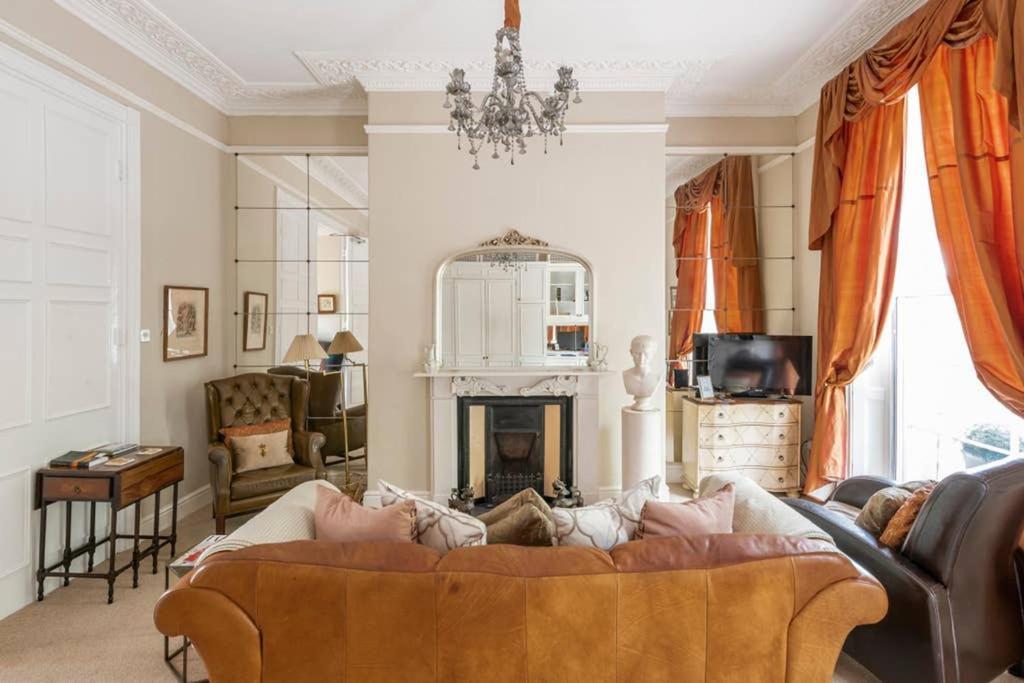 Beautiful Studio With Private Outside Terrace *