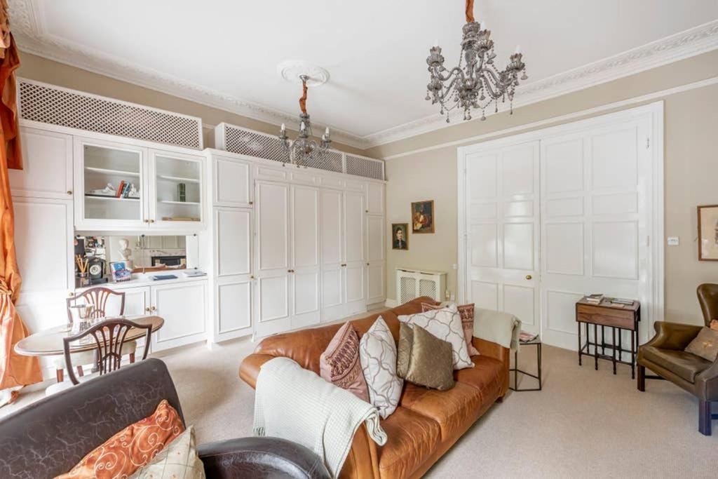Beautiful Studio With Private Outside Terrace Apartment Bath