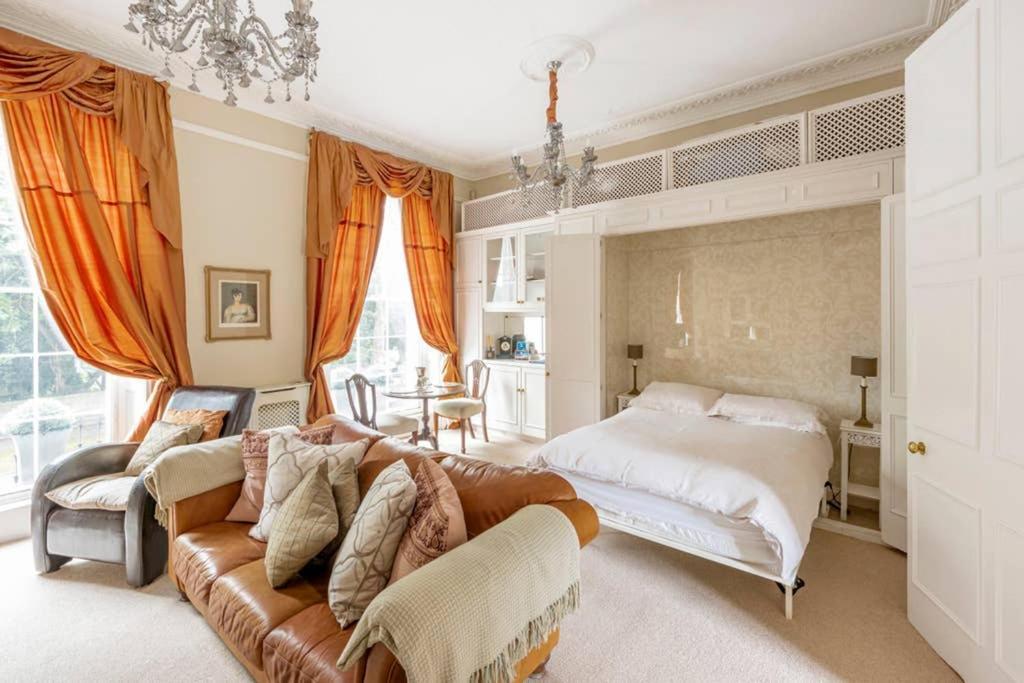 Beautiful Studio With Private Outside Terrace Apartment