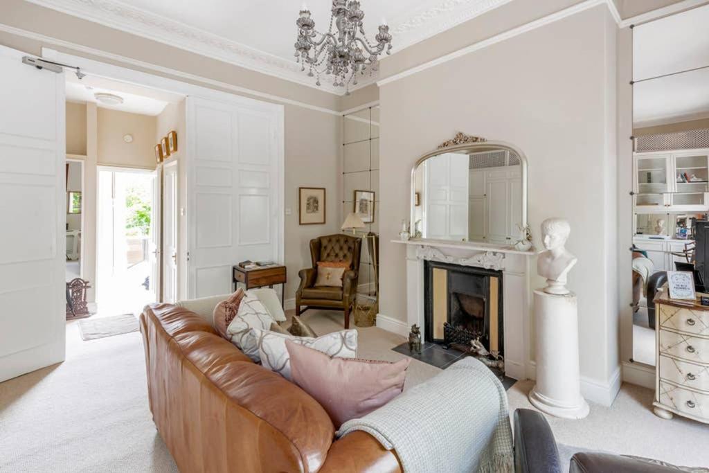 Beautiful Studio With Private Outside Terrace