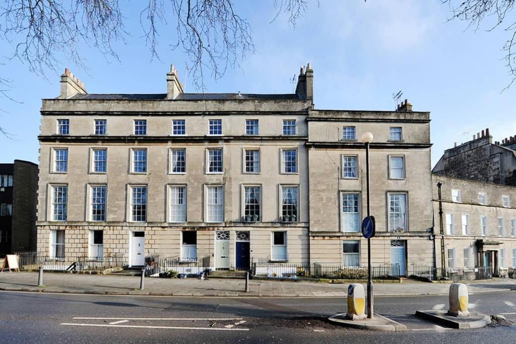Beautiful Studio With Private Outside Terrace * Bath