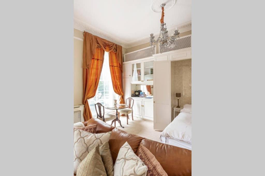 Beautiful Studio With Private Outside Terrace Apartment *