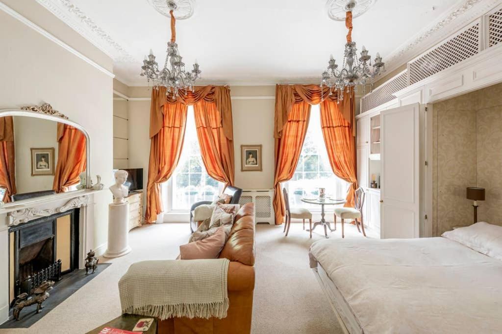 Beautiful Studio With Private Outside Terrace Bath