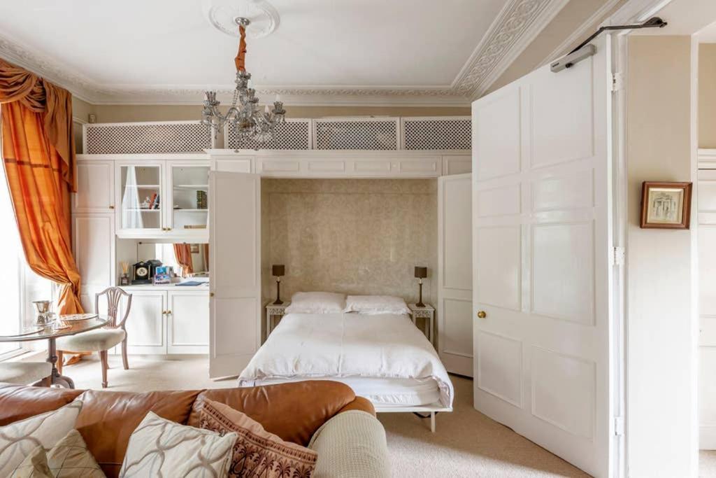 Beautiful Studio With Private Outside Terrace Apartment