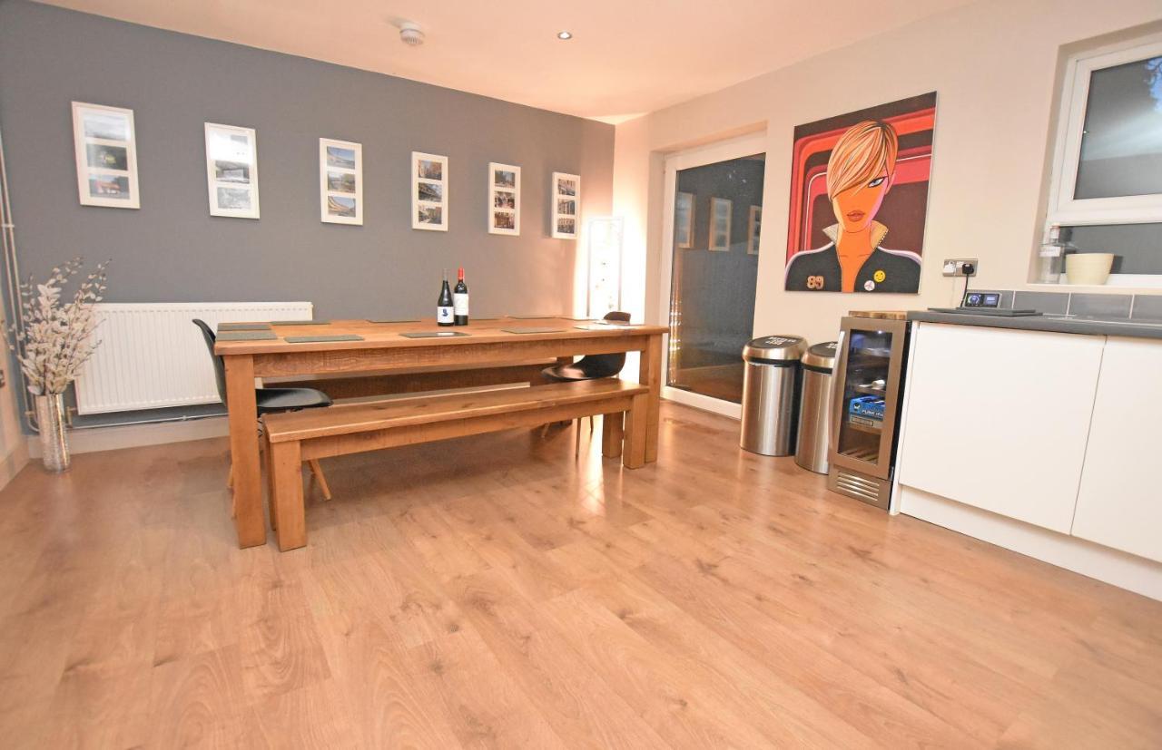 Free Parking, Stylish And Spacious Bath