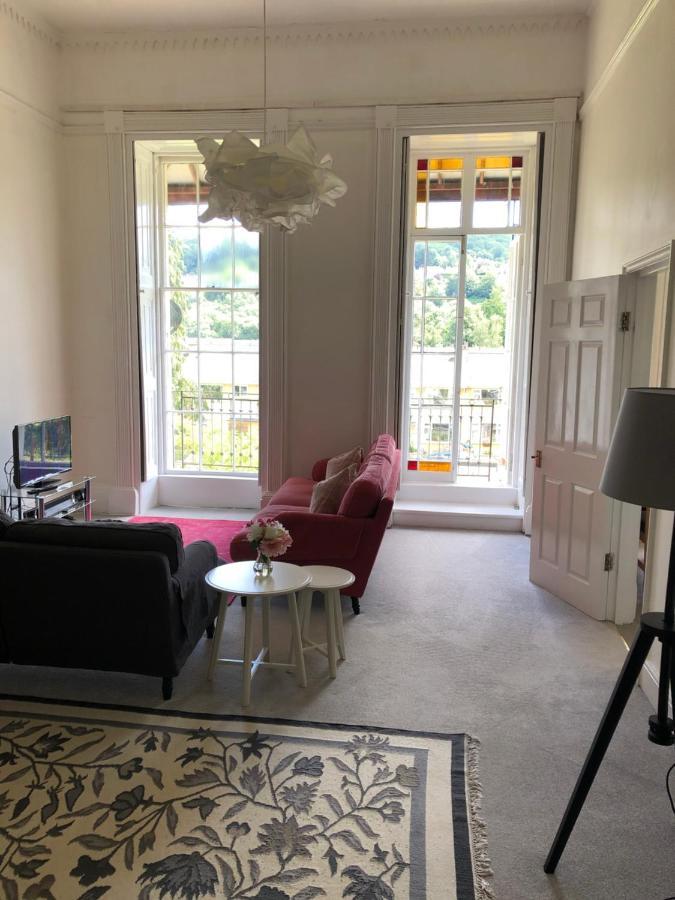 Grosvenor Place Spacious Studio Apartment