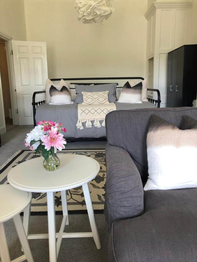Grosvenor Place Spacious Studio Apartment