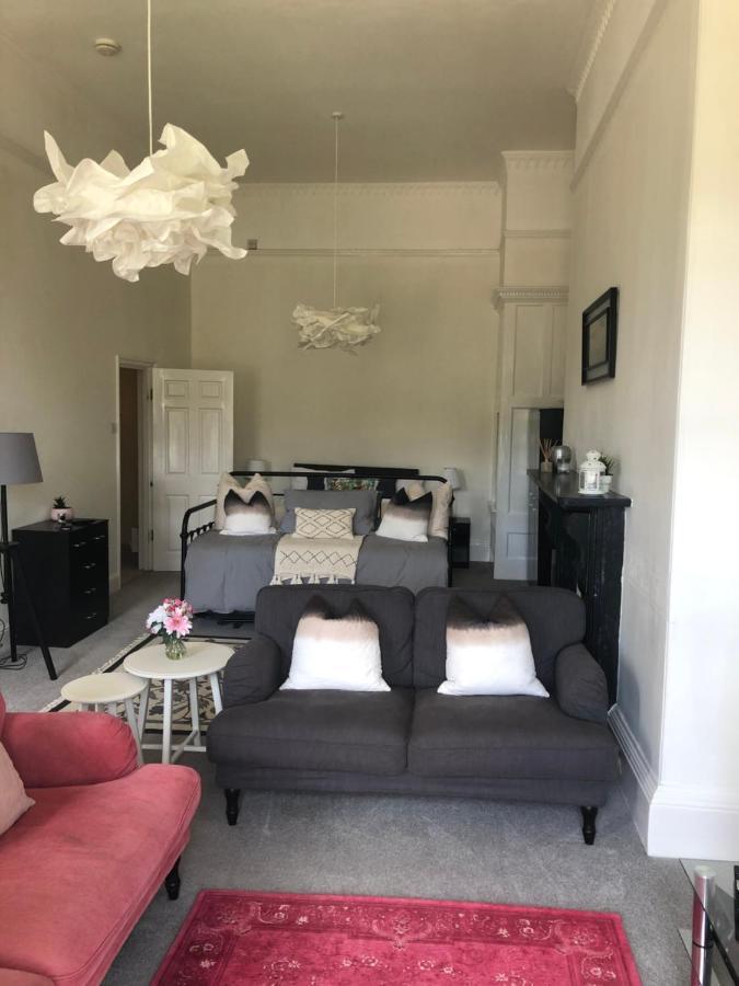 Grosvenor Place Spacious Studio *