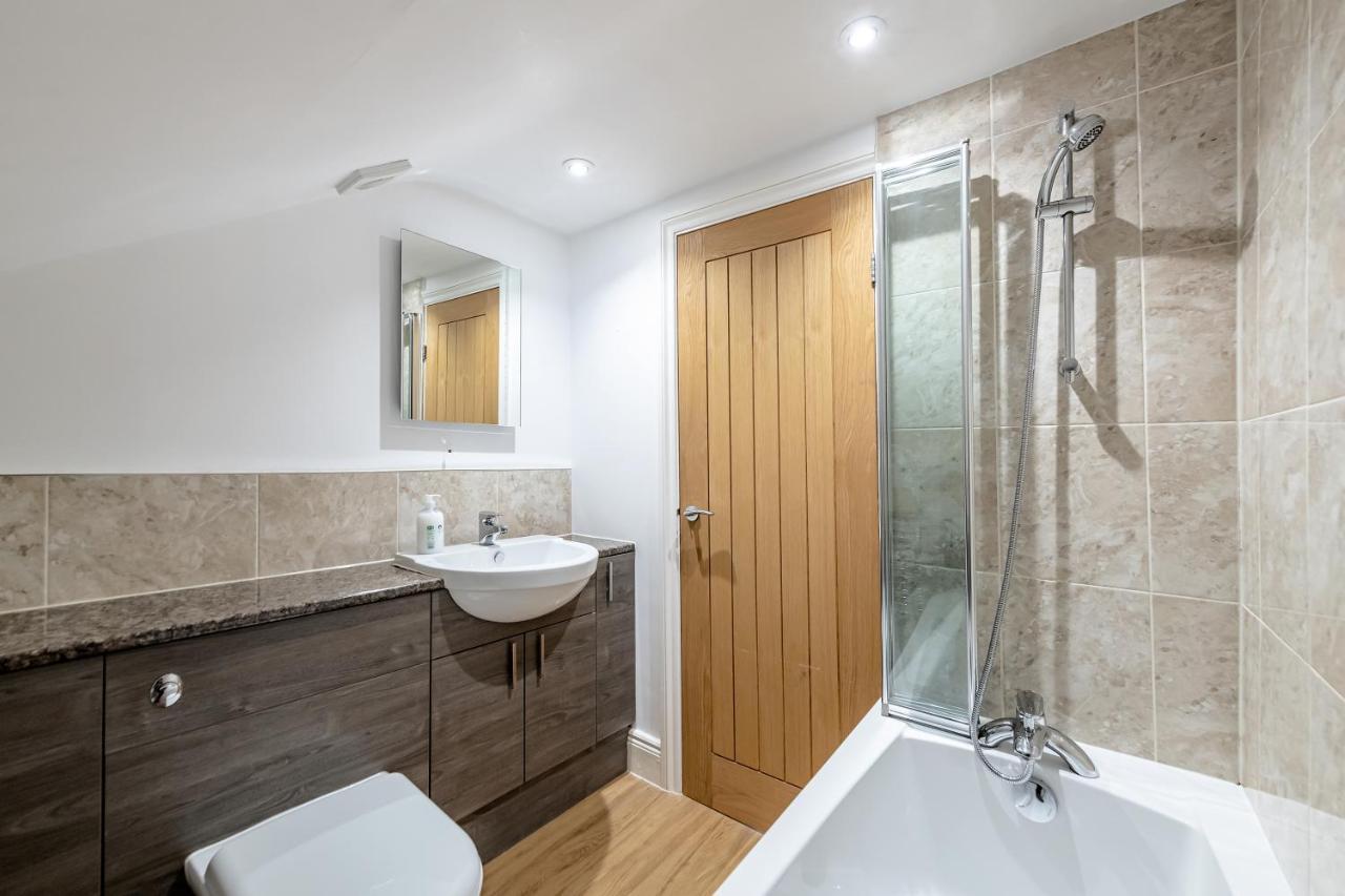 Modern & Spacious 2 Bedroom Maisonette Apartment