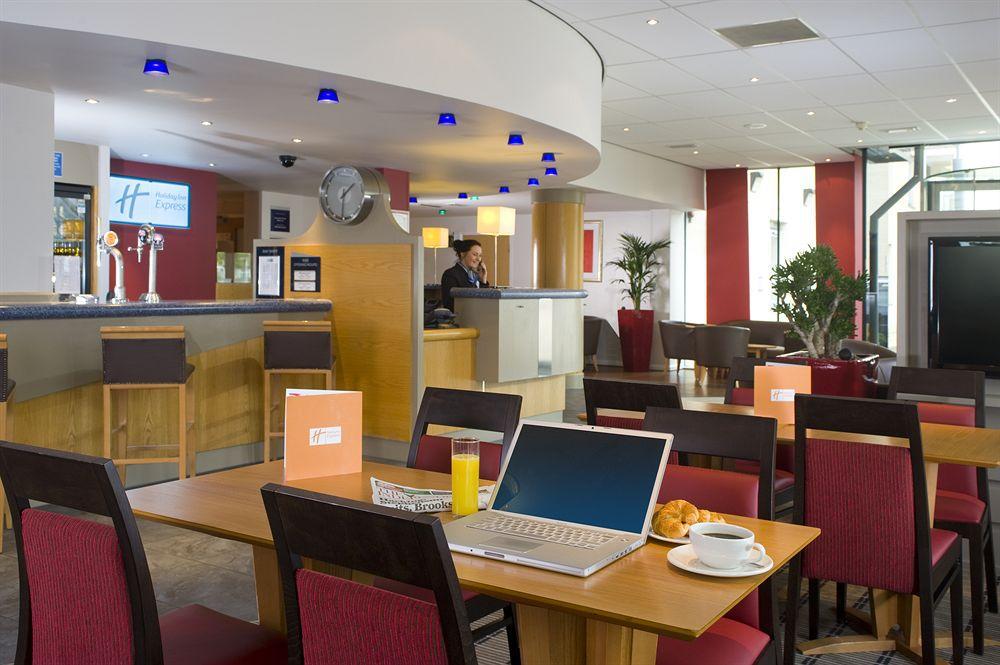Express By Ihg Hotel Bath