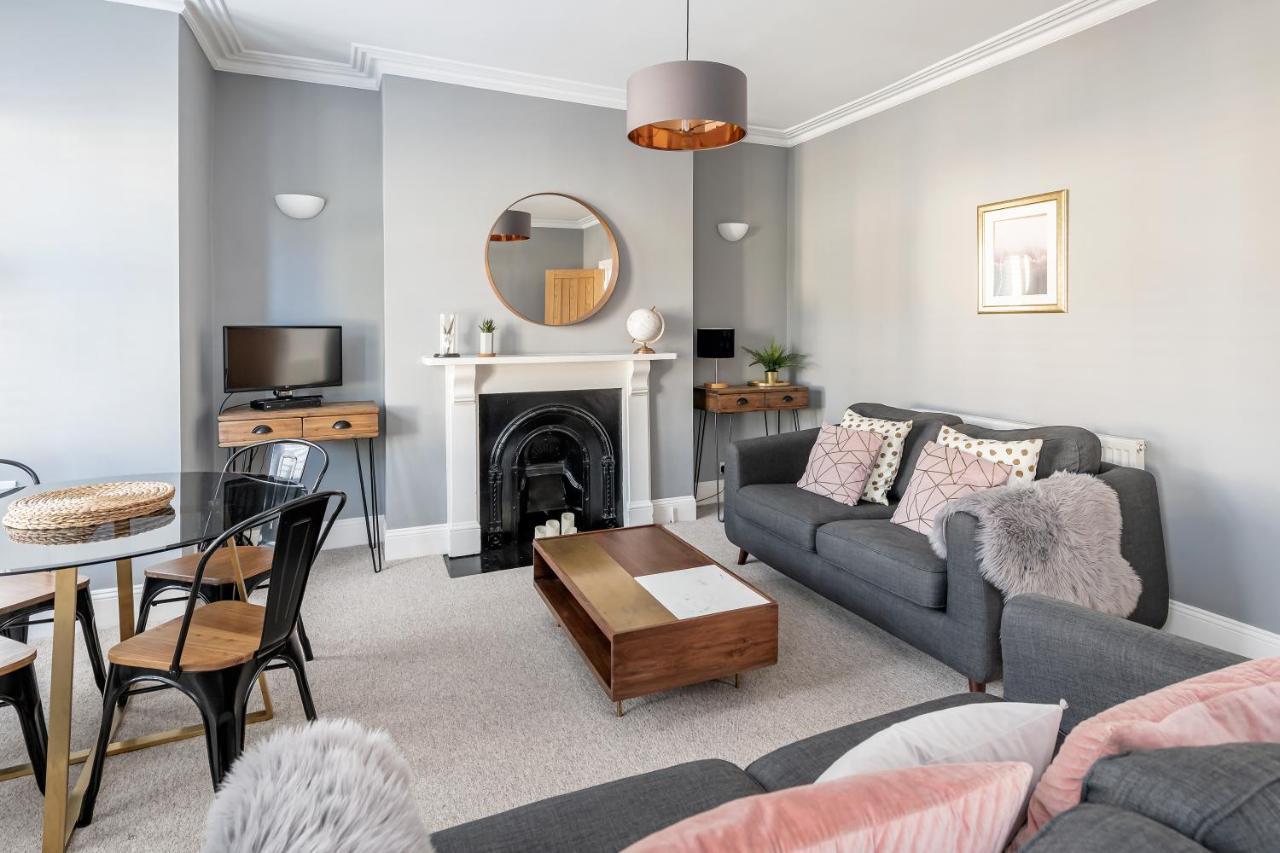 Modern & Spacious 2 Bedroom Maisonette Apartment Bath