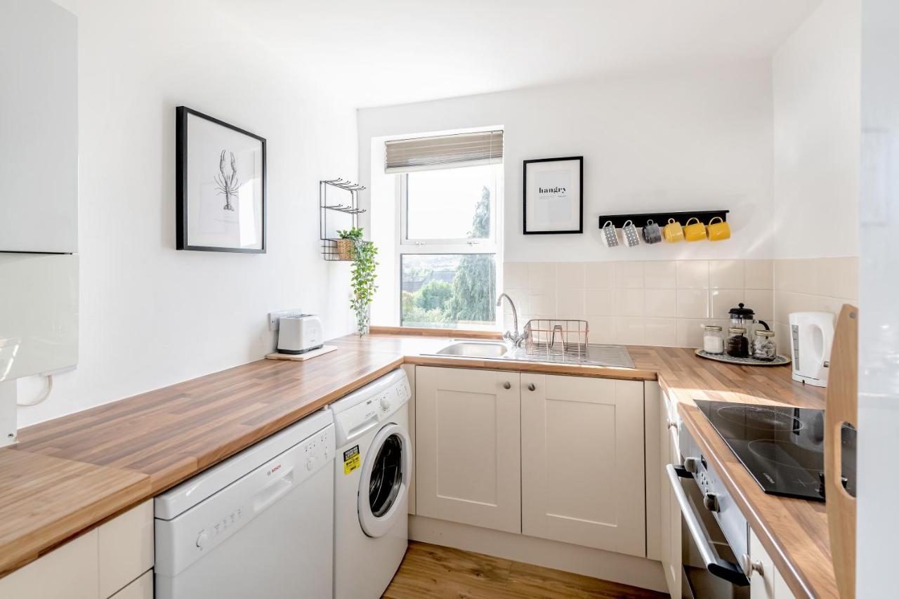 Modern & Spacious 2 Bedroom Maisonette Apartment *
