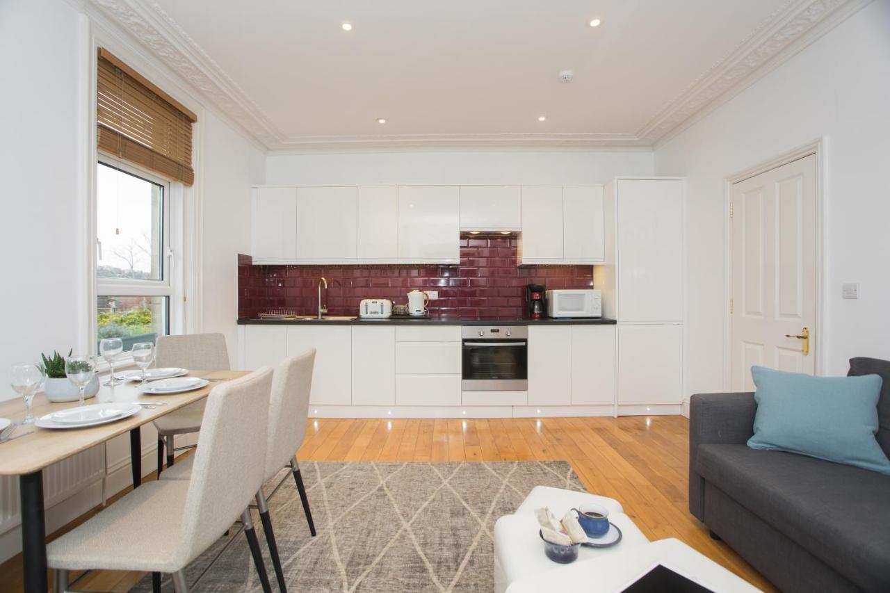Spacious Apartment *