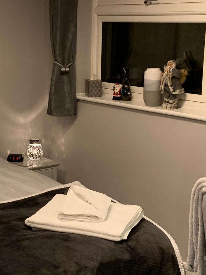 Wisteria Apartment Bath