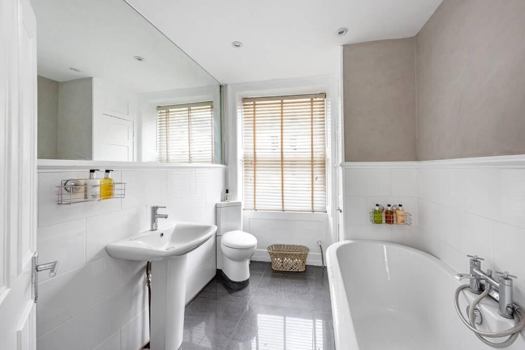 Holiday home Lovely 4 Bedroom Townhouse