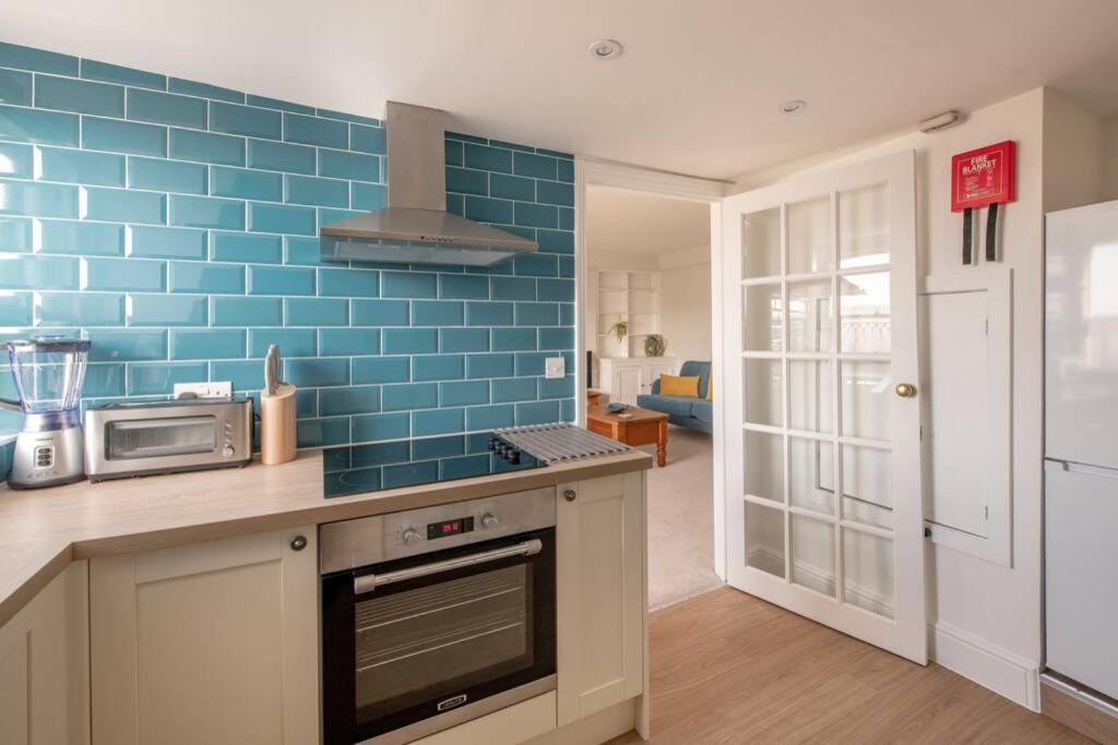 Apartment Rooftop Retreat - 2 Double Beds W/ Stunning Views *
