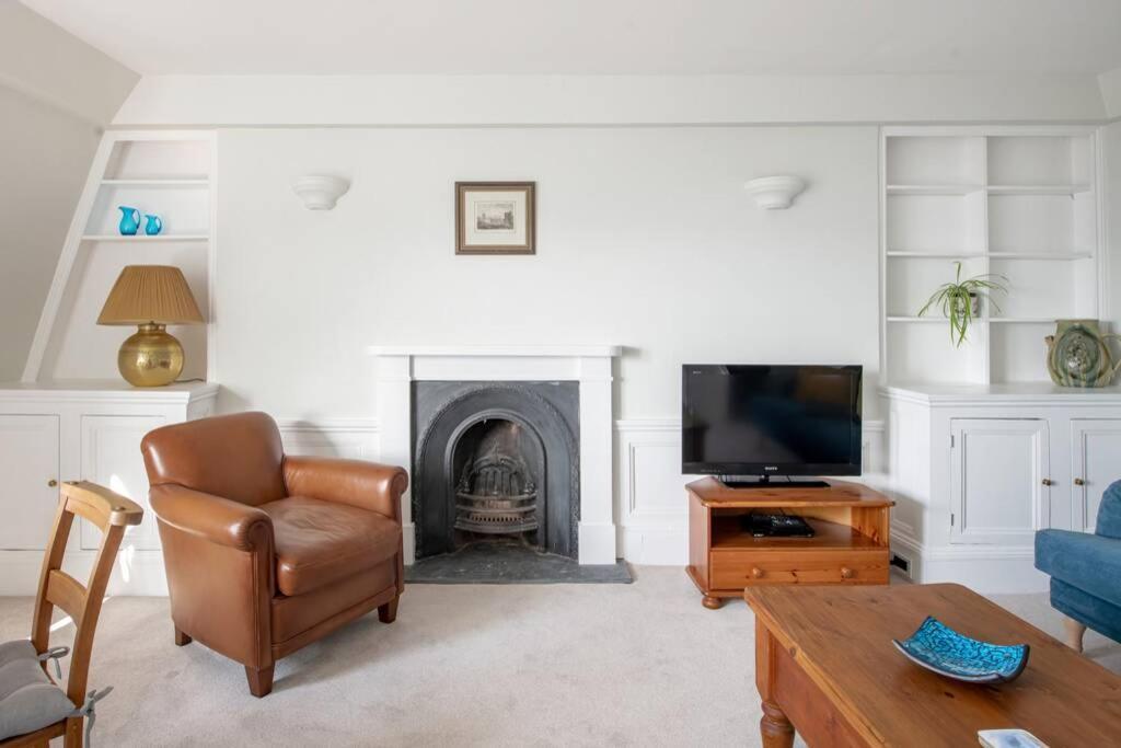 Rooftop Retreat - 2 Double Beds W/ Stunning Views