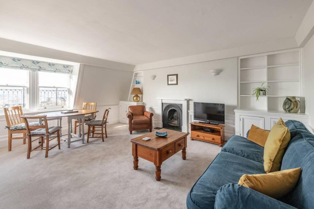 Rooftop Retreat - 2 Double Beds W/ Stunning Views