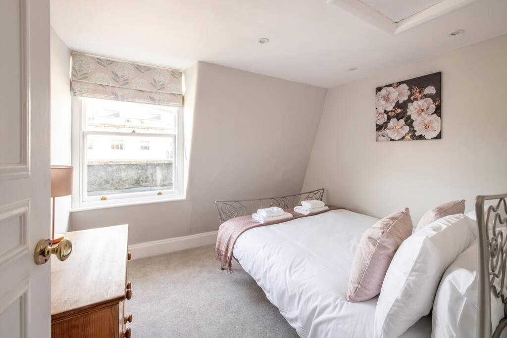 Rooftop Retreat - 2 Double Beds W/ Stunning Views * Bath
