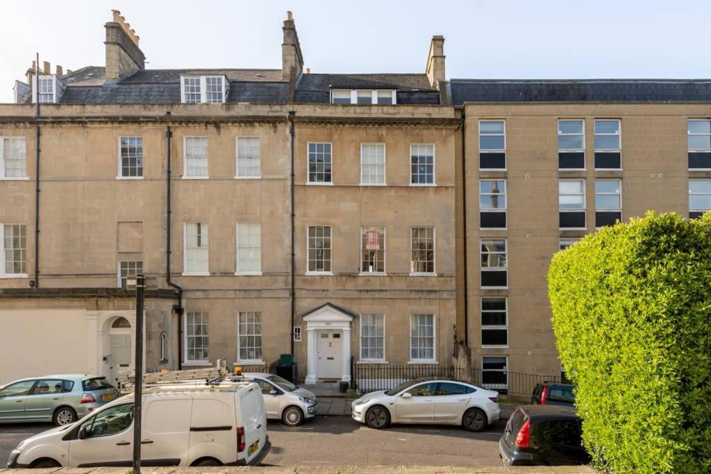 Apartment Rooftop Retreat - 2 Double Beds W/ Stunning Views Bath