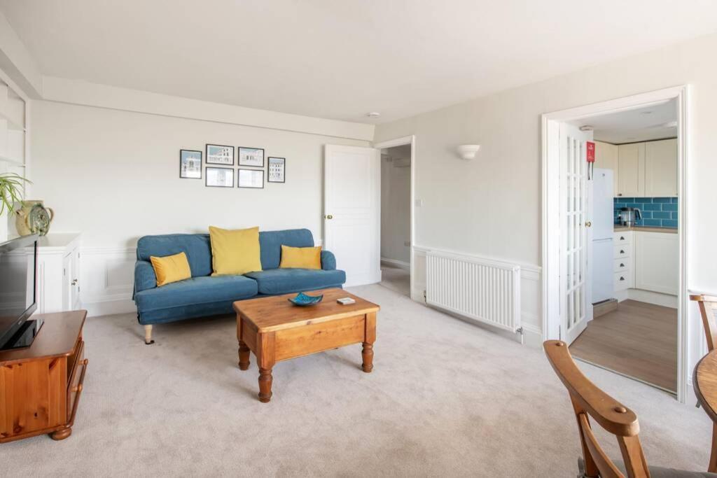 Apartment Rooftop Retreat - 2 Double Beds W/ Stunning Views