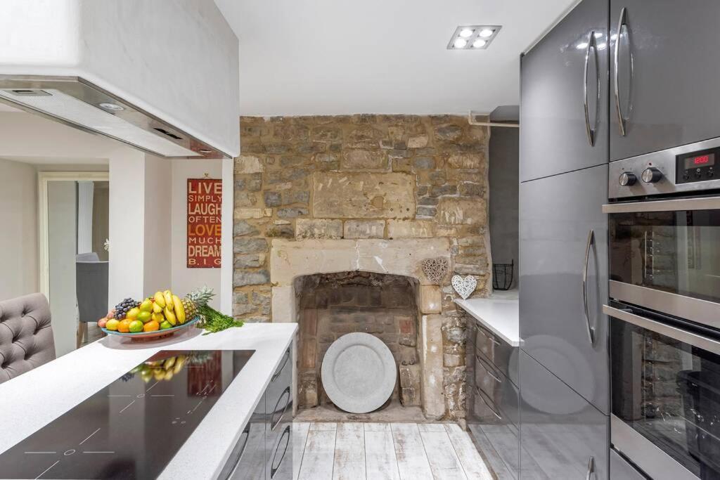 Lovely 4 Bedroom Townhouse * Bath