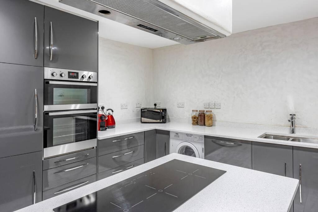 Lovely 4 Bedroom Townhouse Holiday home *