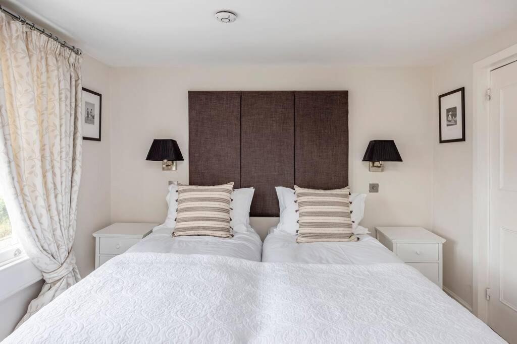 Lovely 4 Bedroom Townhouse Holiday home Bath