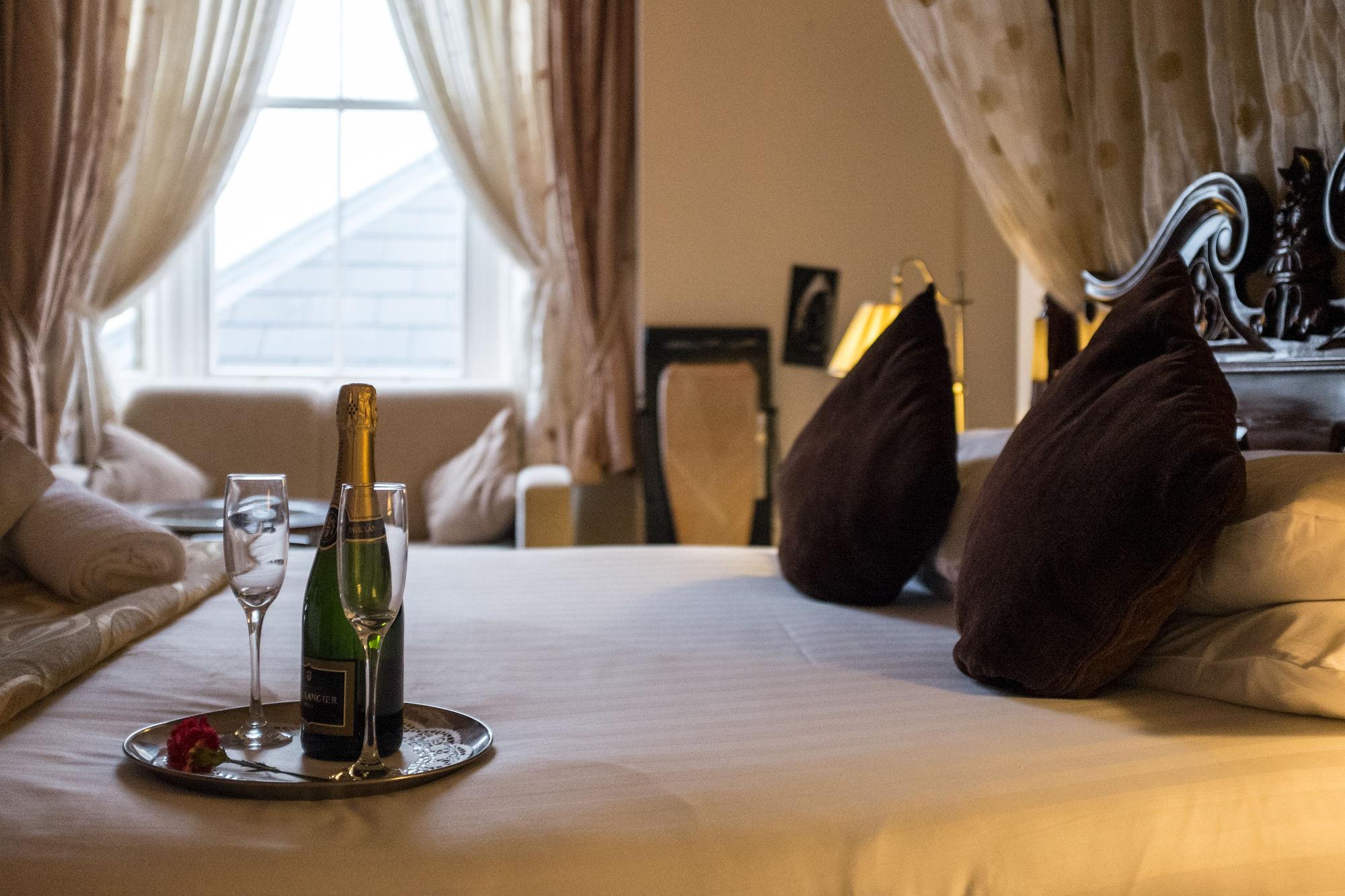 Guest house Wentworth House - Free Parking 4*