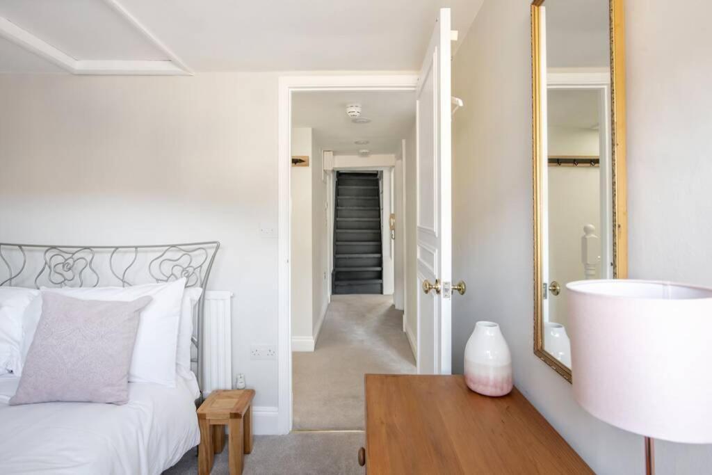 Rooftop Retreat - 2 Double Beds W/ Stunning Views *