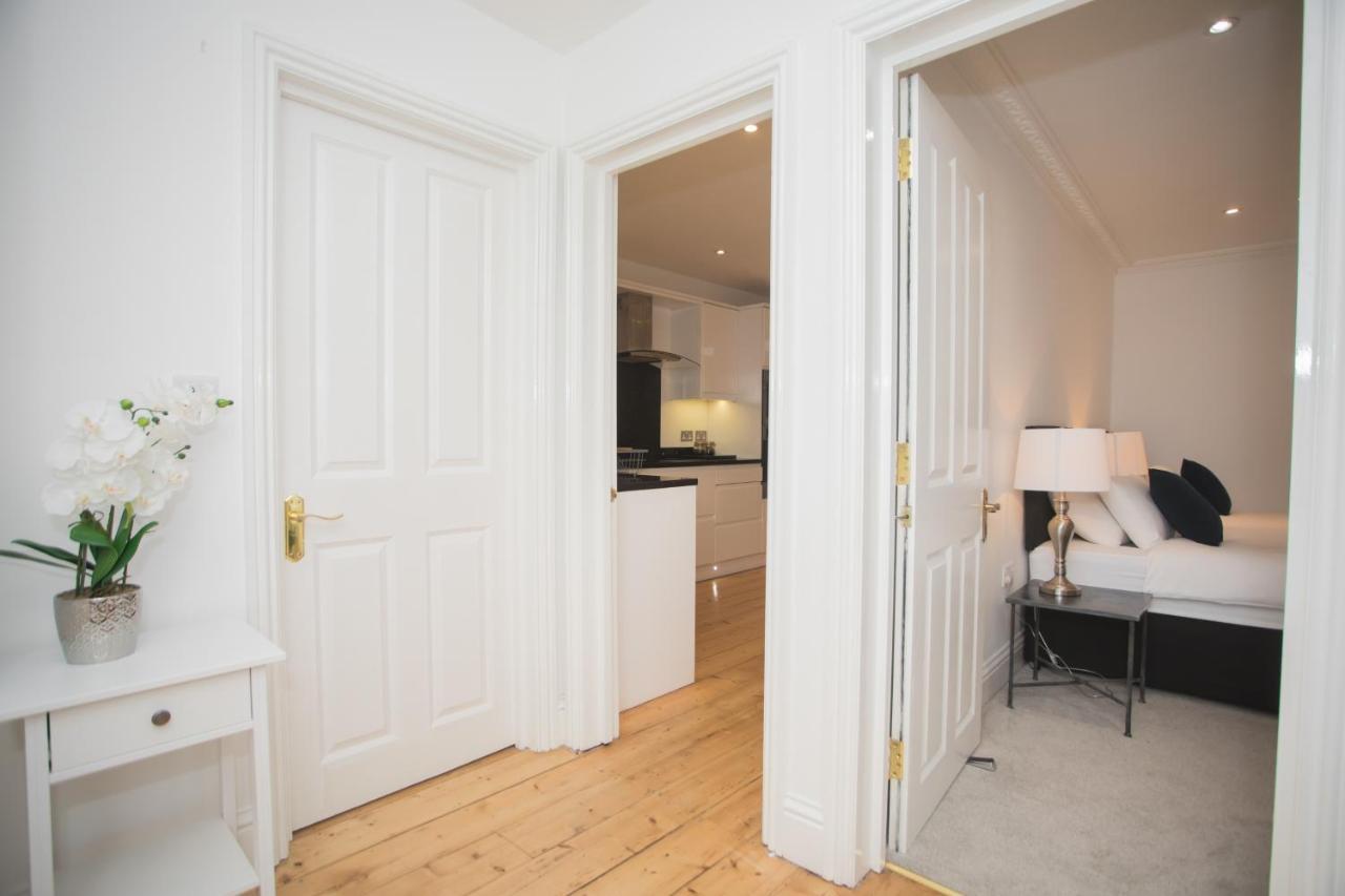 Apartment Spacious Bath
