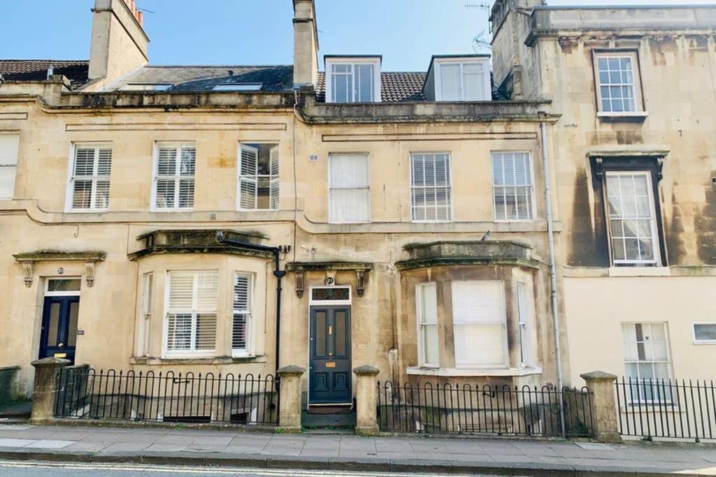 5 Bedroom Magnificent Georgian Townhouse- Centre *