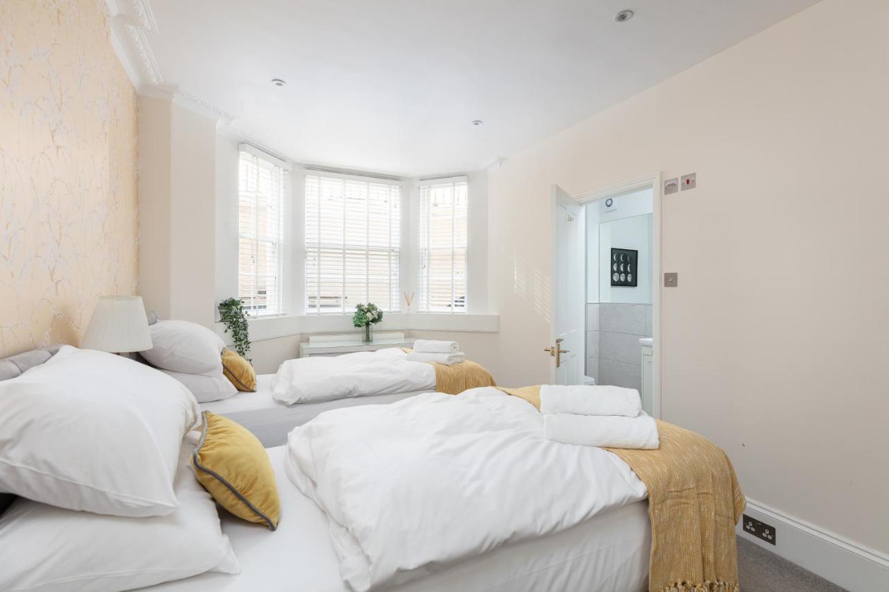 5 Bedroom Magnificent Georgian Townhouse- Centre
