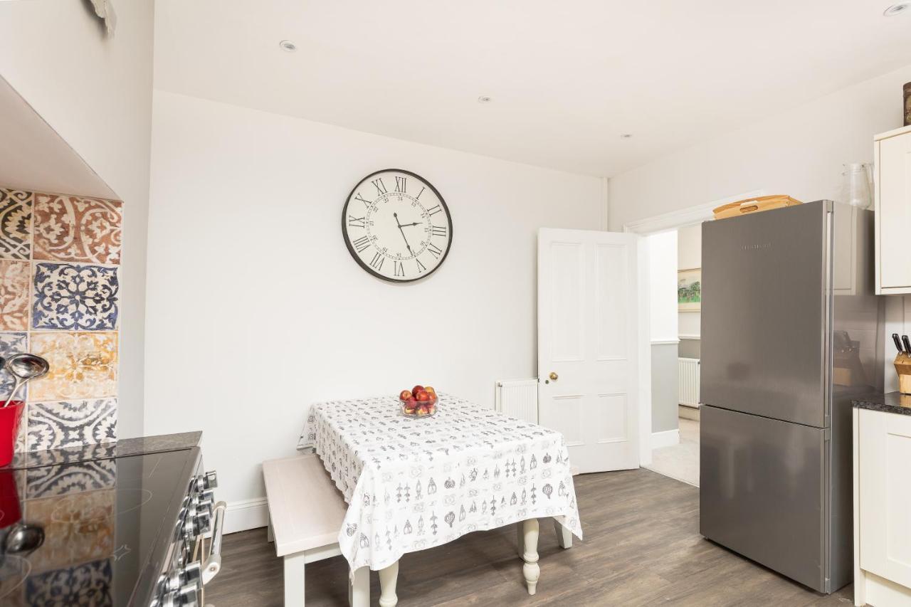 5 Bedroom Magnificent Georgian Townhouse- Centre * Bath