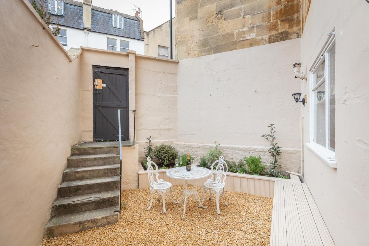 5 Bedroom Magnificent Georgian Townhouse- Centre * Bath