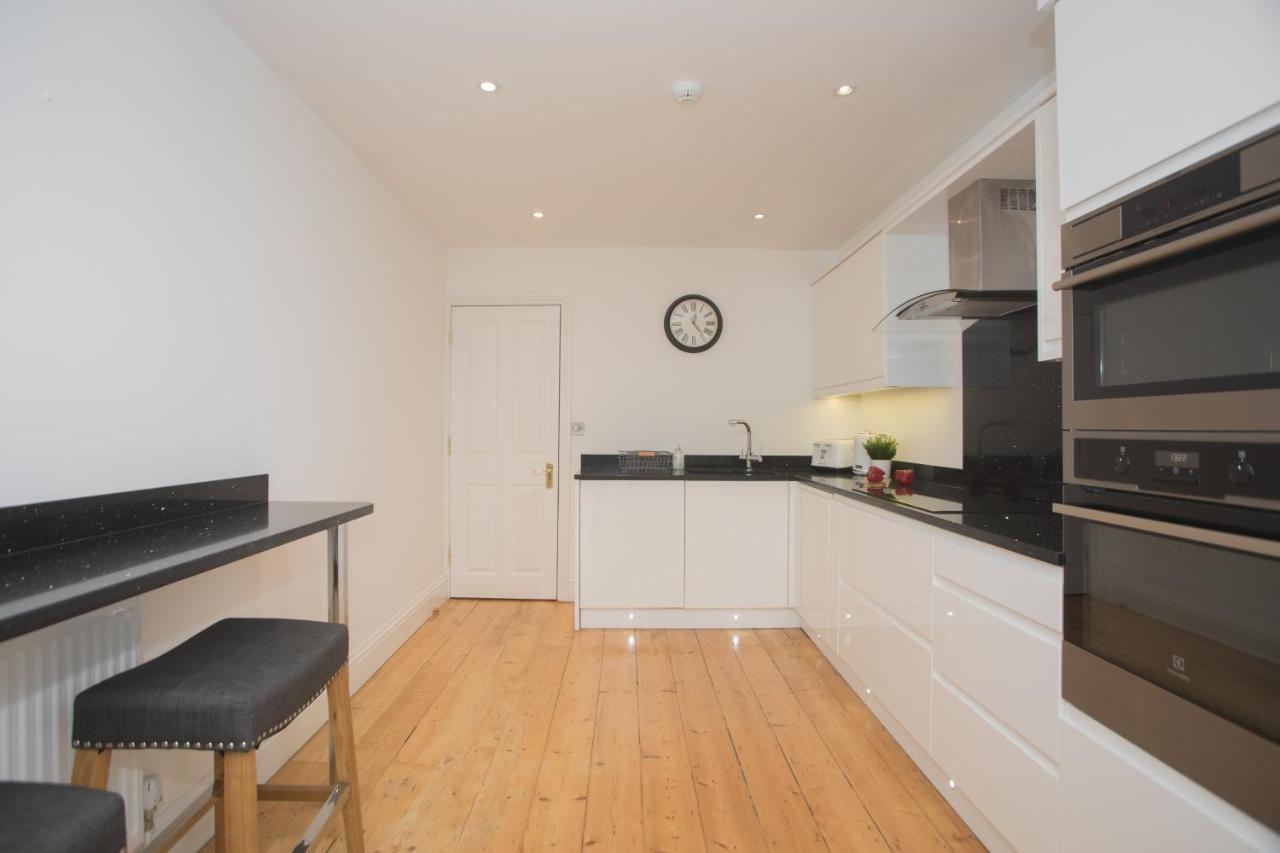 Spacious Apartment *
