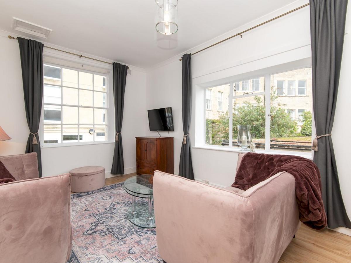 Pass The Keys Stylish 2 Bed With Parking Bath