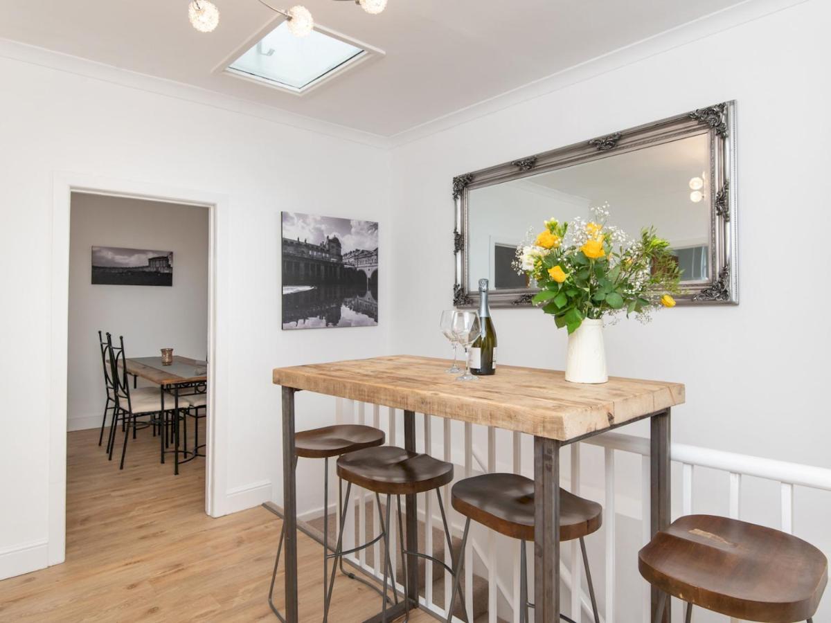 Pass The Keys Stylish 2 Bed With Parking *